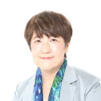 堅達 京子 氏