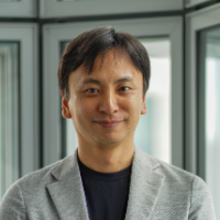 松本 学 氏