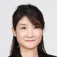 Rumi Iizuka 氏