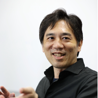 安彦剛志 氏
