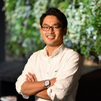 萩原 諒 氏