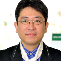 内山 隆 氏