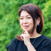 粟生 万琴 氏