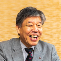 山下 晃正 氏