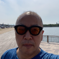 白取 貢 氏
